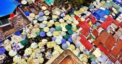 La vue depuis le haut sur les maisons a Phnom Penh