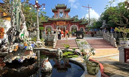 Le hall d’assemblée de la congrégation chinoise du Fujian à Hoi An