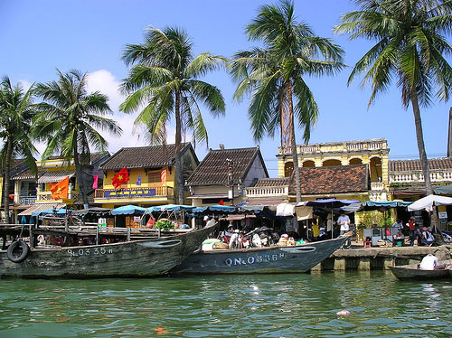 Le quai de la rivière de Hoi An