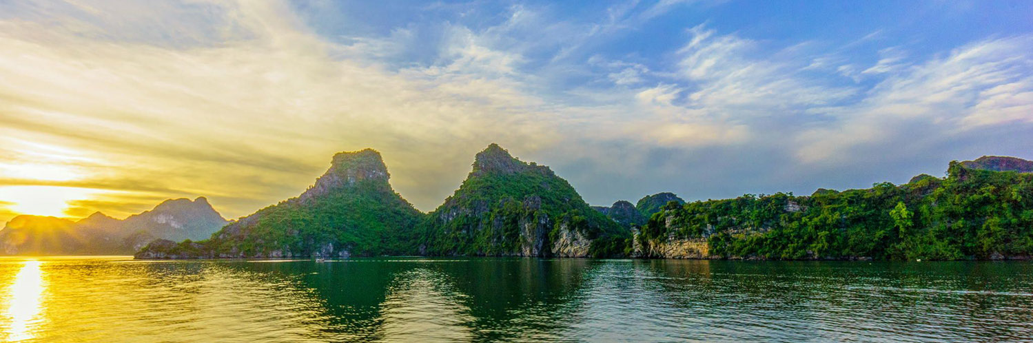 les iles calcaires dans la baie d'Halong