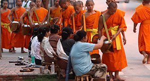 Aumône à Luang Prabang