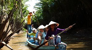 Barque sur l'arroyo à Vinh Long