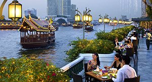 Vous pouvez vous régaler un diner au bord du fleuve Chao Phraya