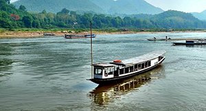 le bateau sur le mékong à Pakbeng en province d'Oudomxay