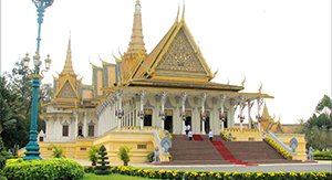 Le palais royal à Phnom Penh témoigne les empreintes du royaume Cambodge