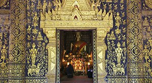 Les murs d'or du temple de Vat Xieng thong à Luang Prabang