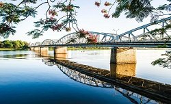 Pont Truong Tien à Hue