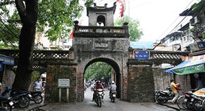 La porte O Quan chuong à Hanoi