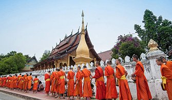Aumone à Luang Prabang