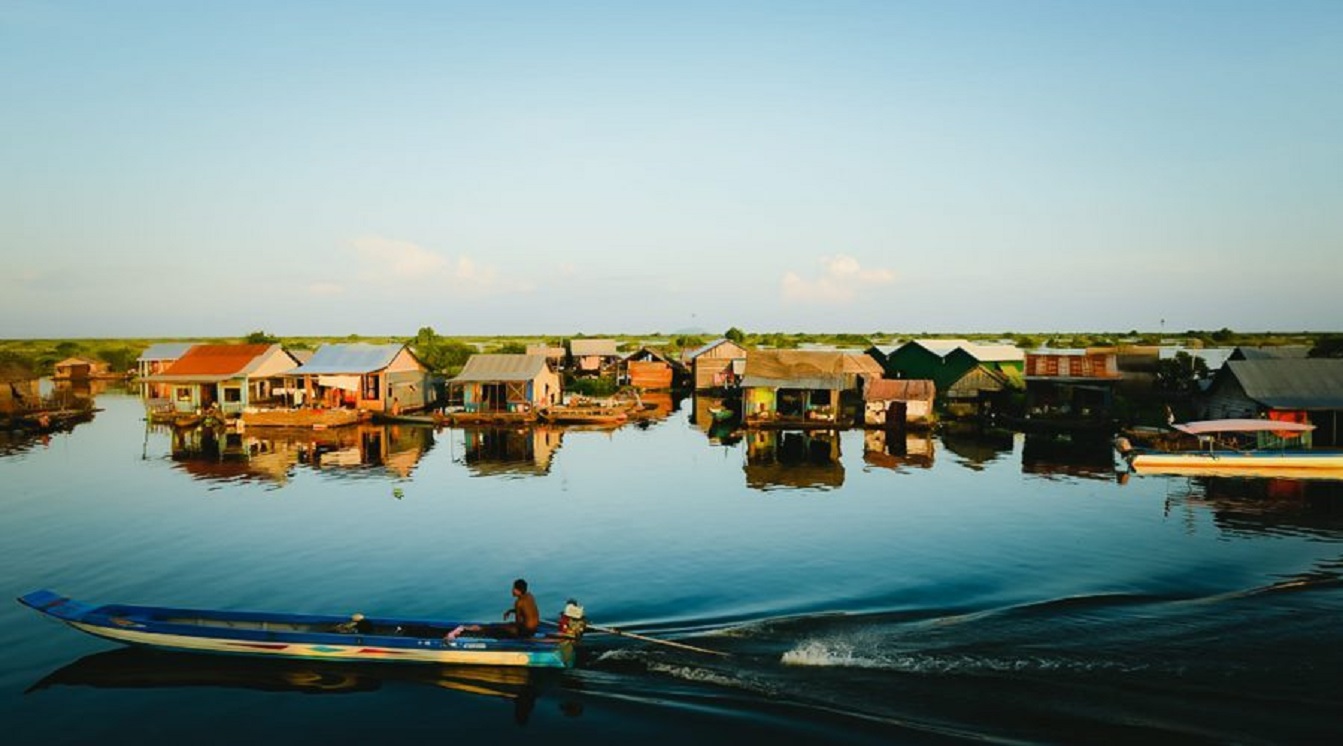 Bateau sur le lac de Tonlé Sap