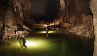 grotte de Phong Nha - Circuit trek Vietnam 15 jours - Nature sauvage et plage
