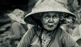 Femme au delta du Mékong - Circuit Vietnam 15 jours classique