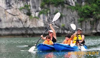 Kayak en famille en Baie d'Halong
