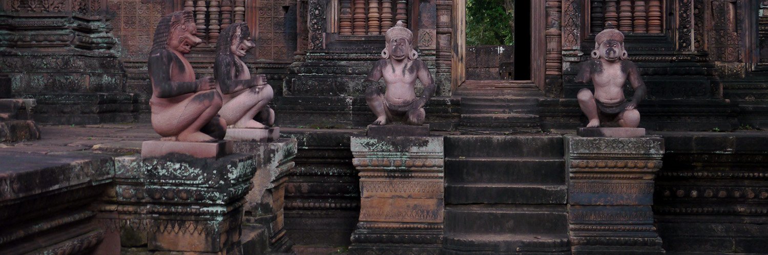 Statues dans le complexe d'Angkor