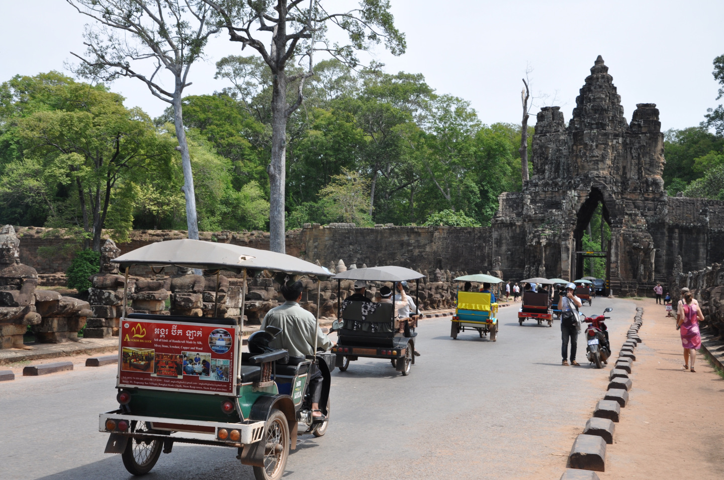un Tuk-tuk pour vous rendre aux autres temples d’Angkor,
