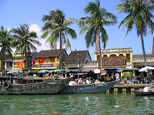 Le vieux quartier de Hoi An au bord de la rivière Thu Bon