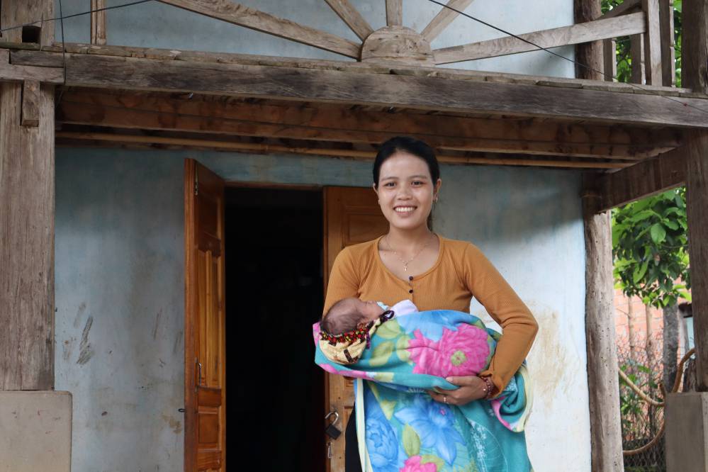femme avec bebe bahnar