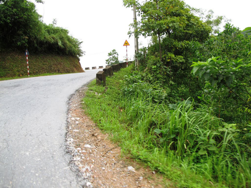 La voie de Nghia Lo à Tu Le offre aux passageurs les moments effrayants en traversant les détours incessants
