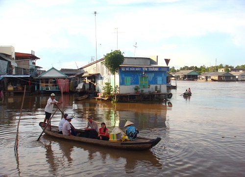 Croisière en barque à Chau Doc