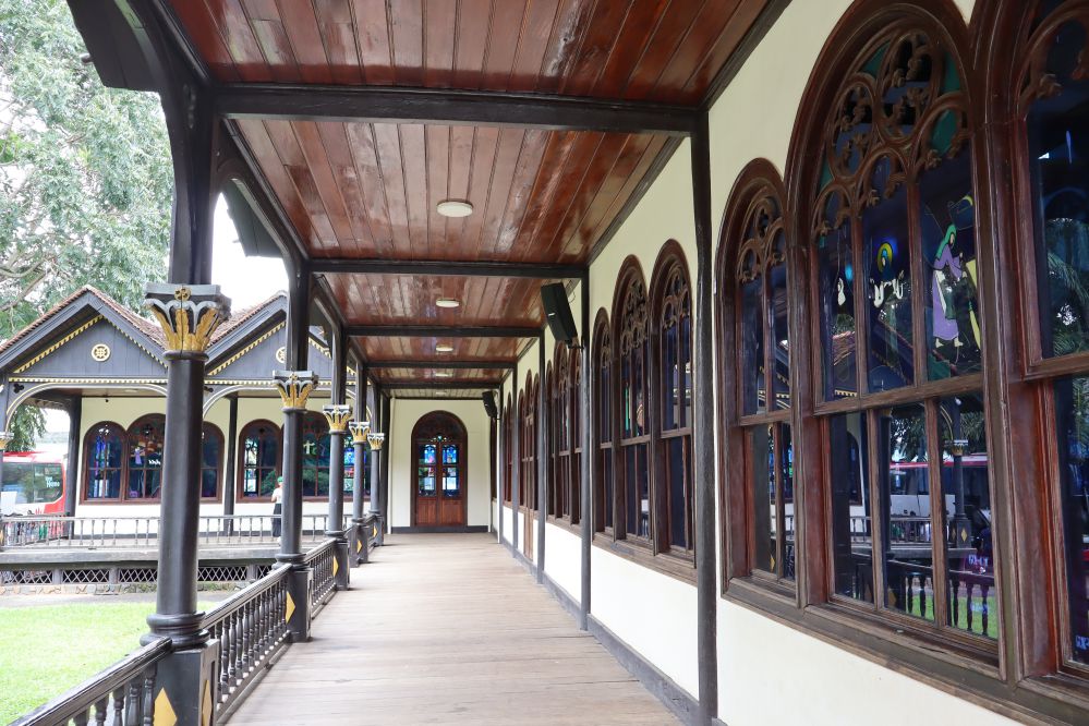 eglise en bois kon tum architecture