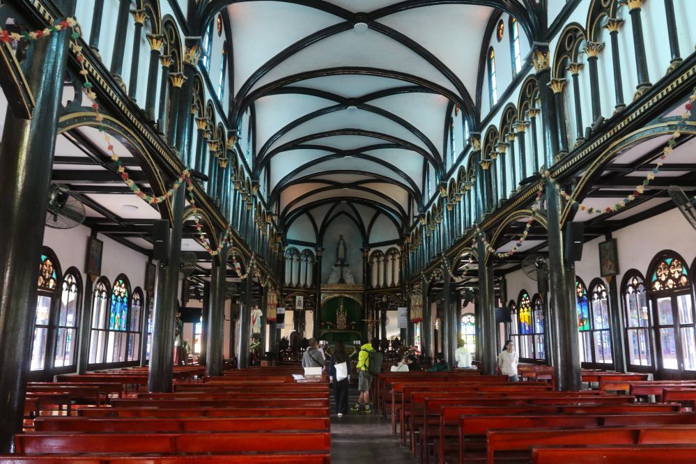 eglise en bois kon tum interieur
