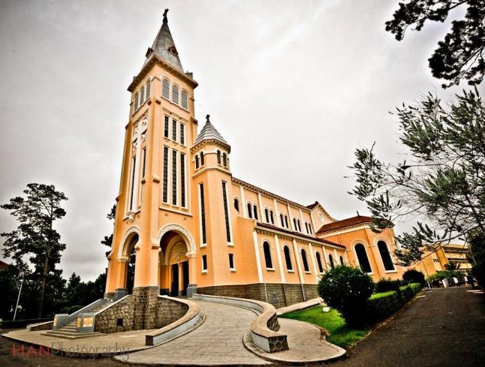 l'église du Coq à Da Lat