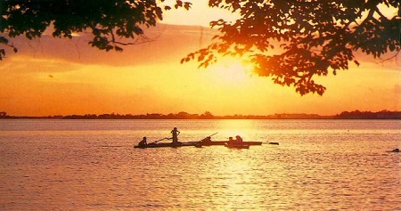 Le lac de l'Ouest de Ha Noi