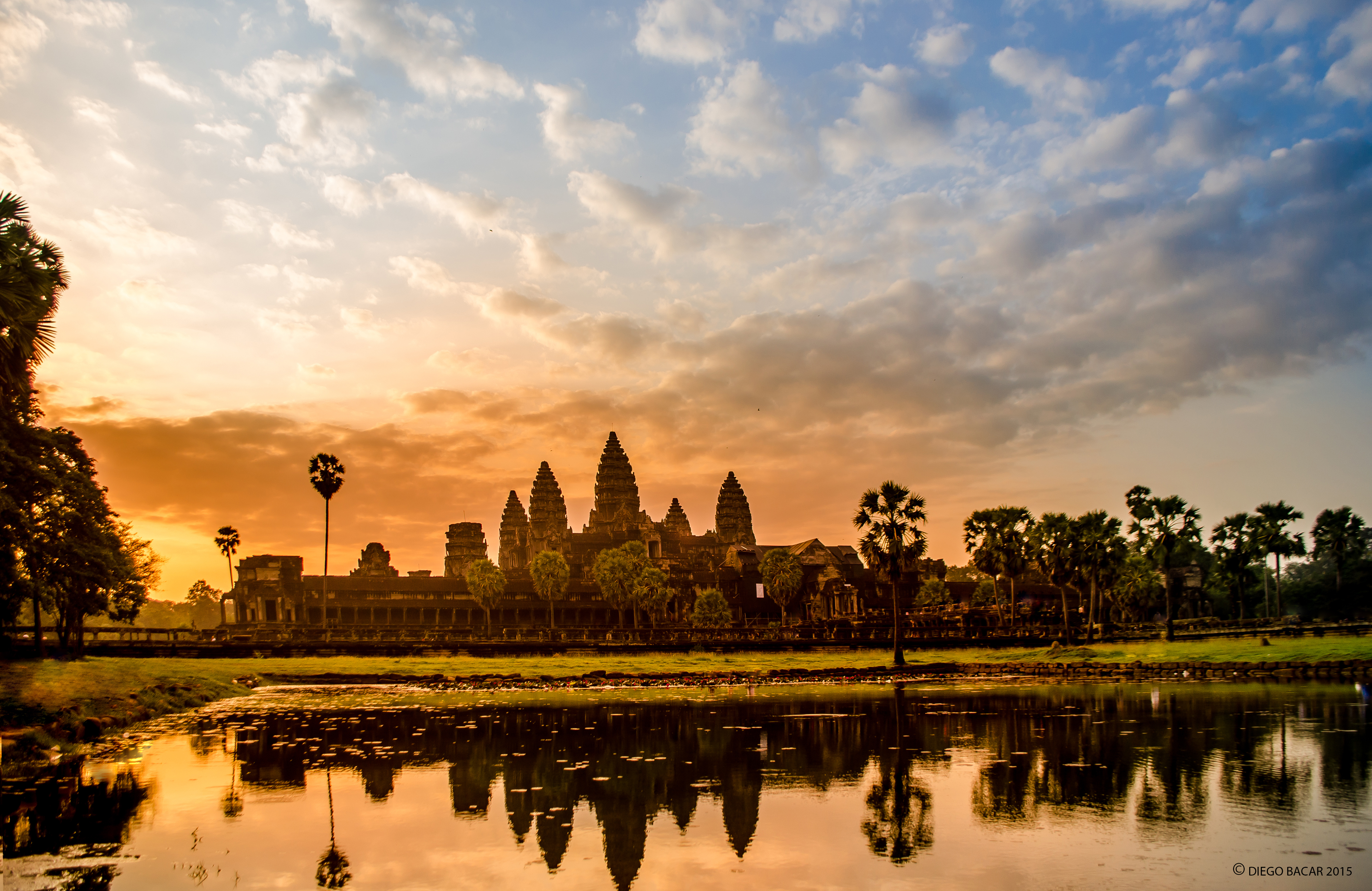 Le Soleil se couche à Angkor