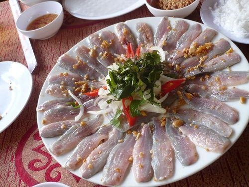 salade de légumes et poissons