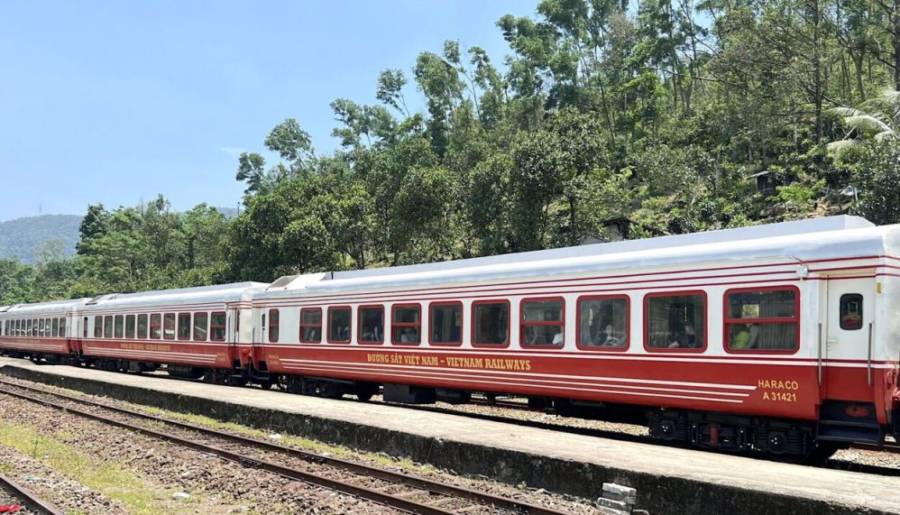 train de luxe vietnam hoa phuong do 2